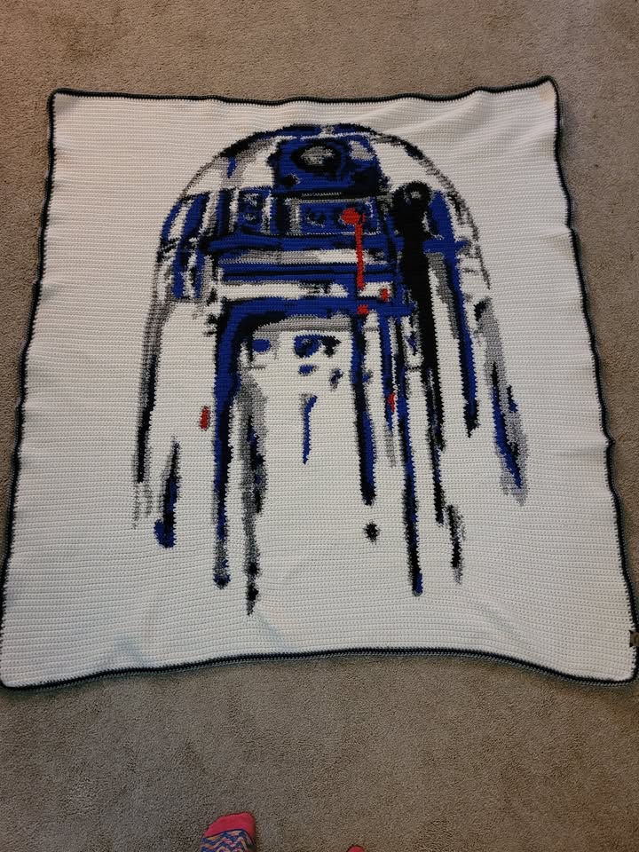 r2d2 crochet graphghan pattern crocheted by Jen Mathhews