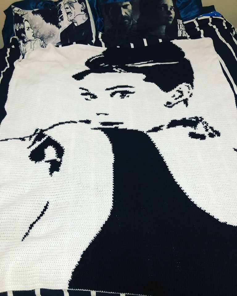 Audrey Hepburn Silhouette Crochet Graphghan Pattern